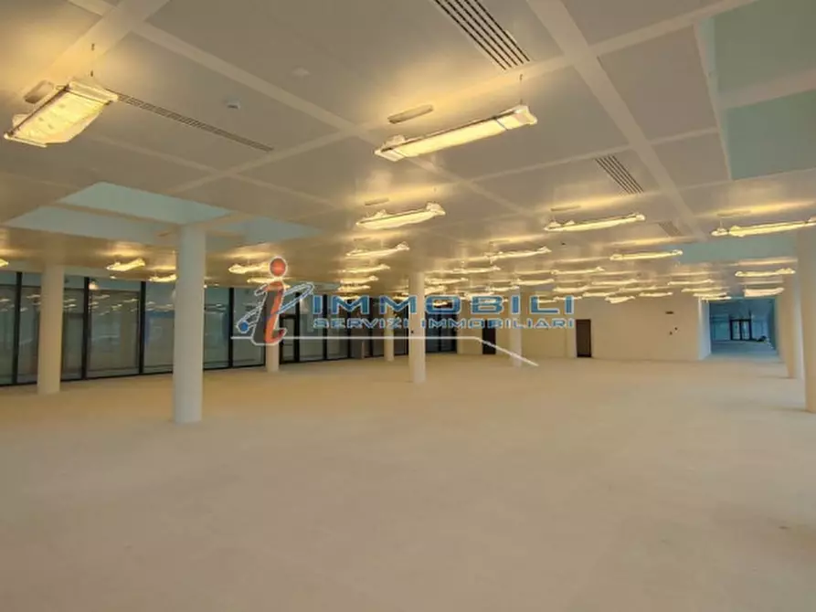 Immagine 11 di Ufficio in affitto  in VIALE SARCA a Milano