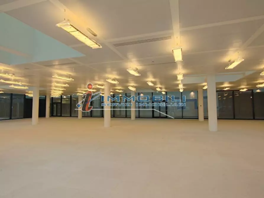 Immagine 15 di Ufficio in affitto  in VIALE SARCA a Milano