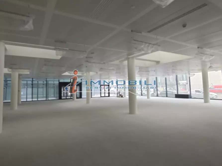 Immagine 19 di Ufficio in affitto  in VIALE SARCA a Milano