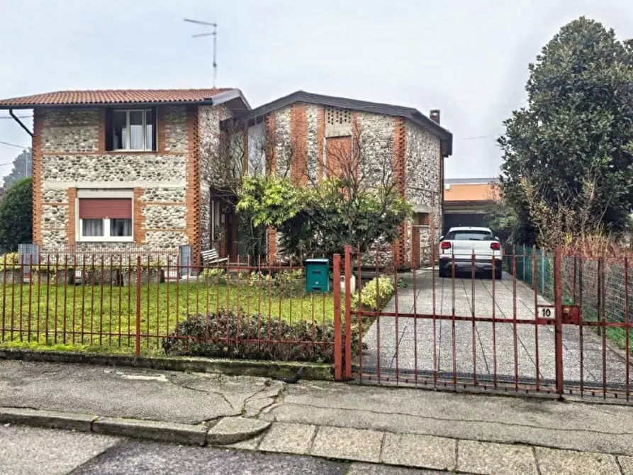 Immagine 1 di Villa in vendita  in Via Antonibon, 12, 36055 Nove VI, Italia a Nove