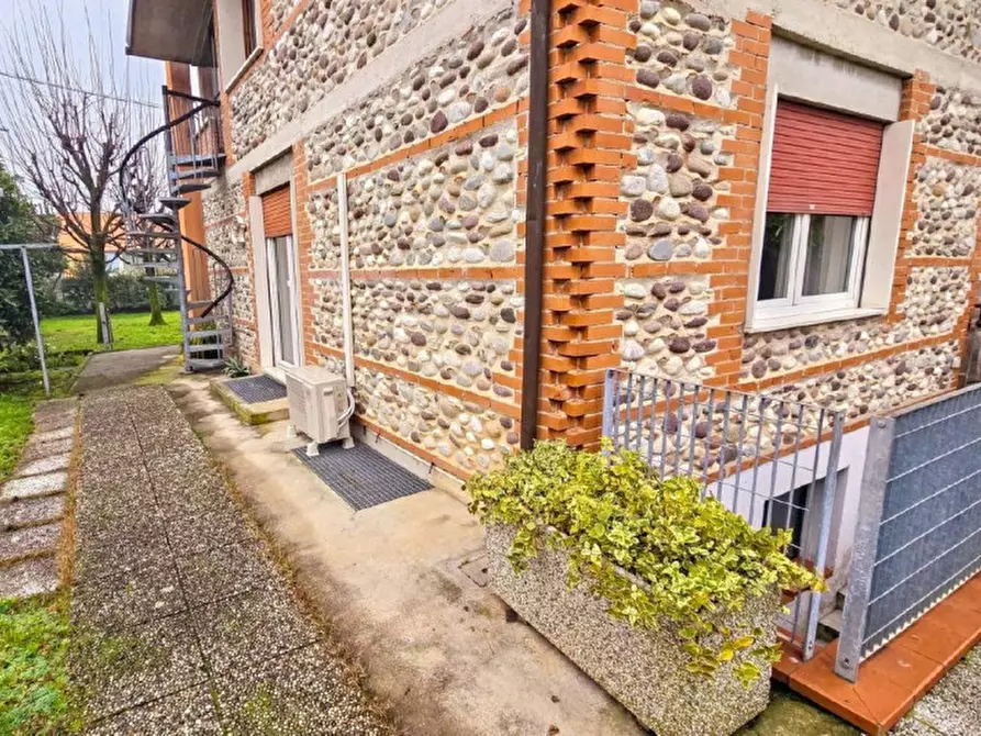 Immagine 10 di Villa in vendita  in Via Antonibon, 12, 36055 Nove VI, Italia a Nove