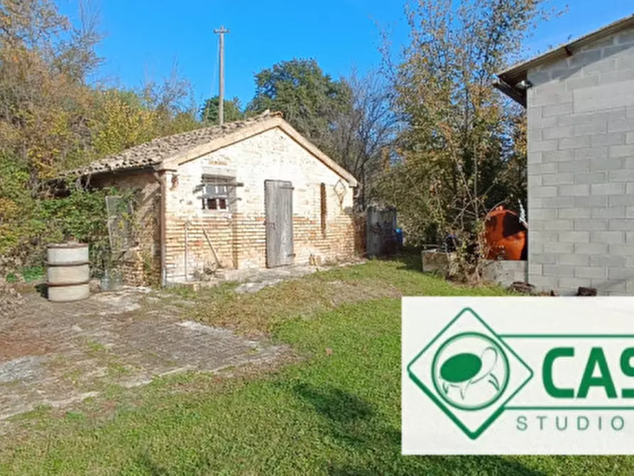 Immagine 1 di Magazzino in vendita  in Contrada Furiasse a Macerata