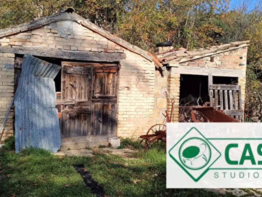 Immagine 2 di Magazzino in vendita  in Contrada Furiasse a Macerata