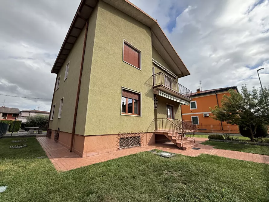Immagine 1 di Appartamento in vendita  in Via Angelo Poiani 44 a Villafranca Di Verona