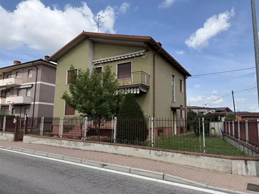 Immagine 3 di Appartamento in vendita  in Via Angelo Poiani 44 a Villafranca Di Verona