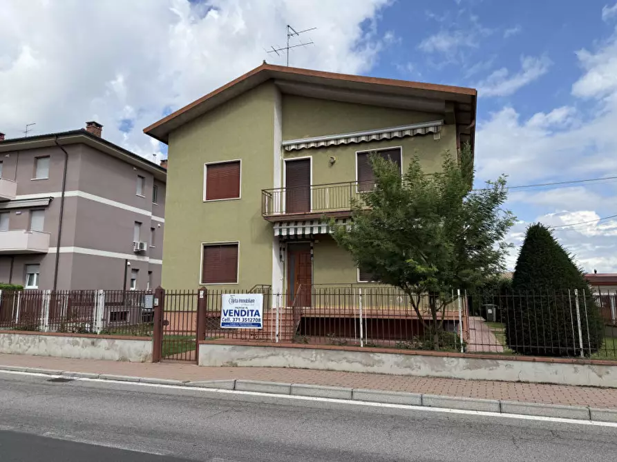 Immagine 24 di Appartamento in vendita  in Via Angelo Poiani 44 a Villafranca Di Verona