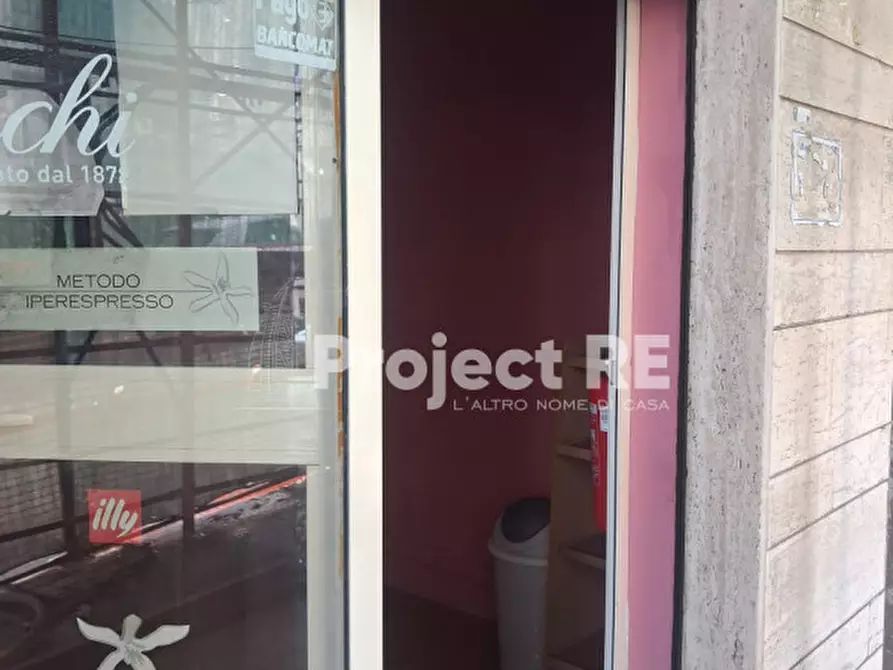 Immagine 2 di Negozio in affitto  in tra Via Cardinale e Via Tripepi a Reggio Di Calabria