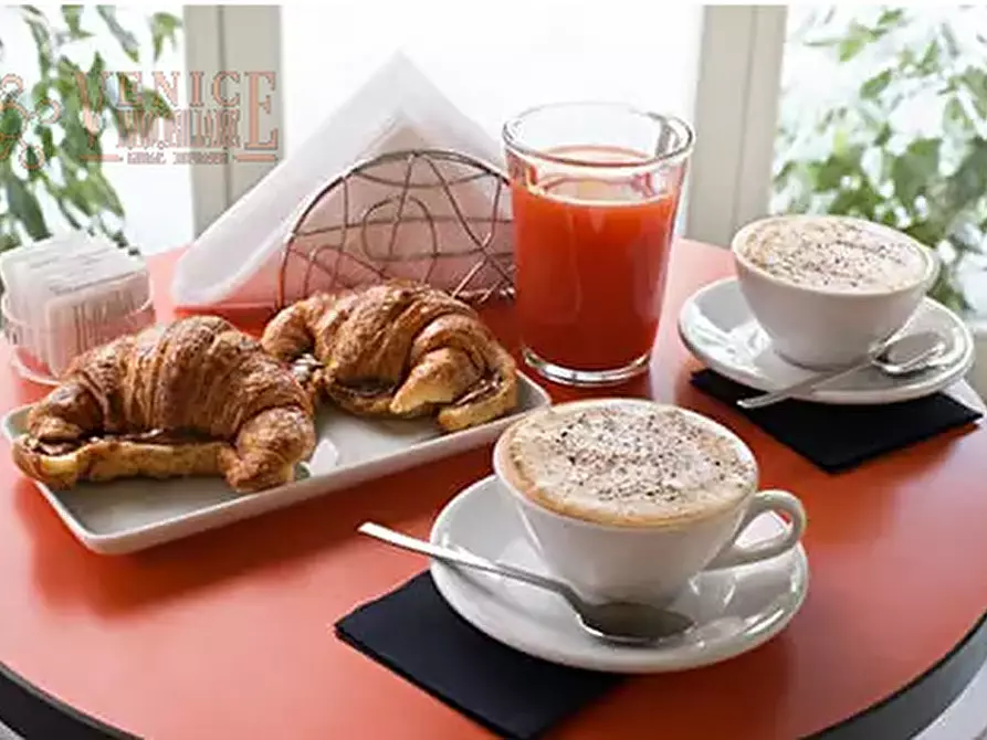 Immagine 2 di Attività commerciale in vendita  a Treviso