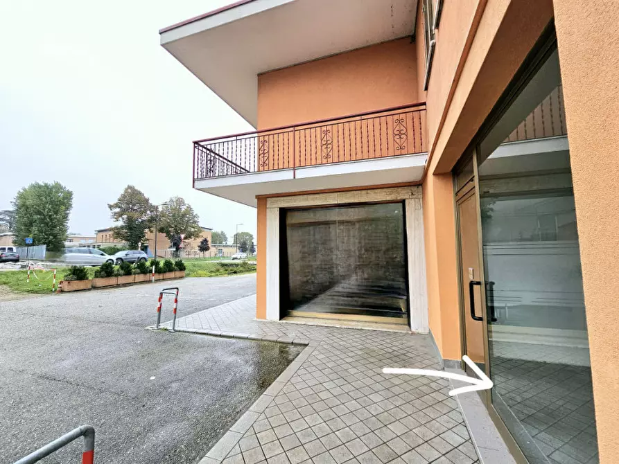 Immagine 4 di Negozio in affitto  in via padana inferiore a Este