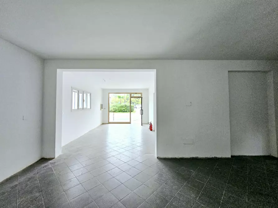 Immagine 6 di Negozio in affitto  in via padana inferiore a Este