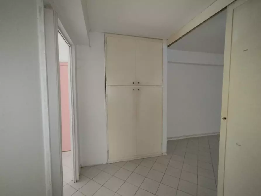 Immagine 10 di Ufficio in affitto  in Via Renato Paolini a Pescara