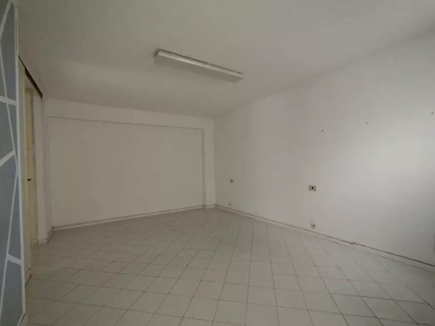 Immagine 12 di Ufficio in affitto  in Via Renato Paolini a Pescara