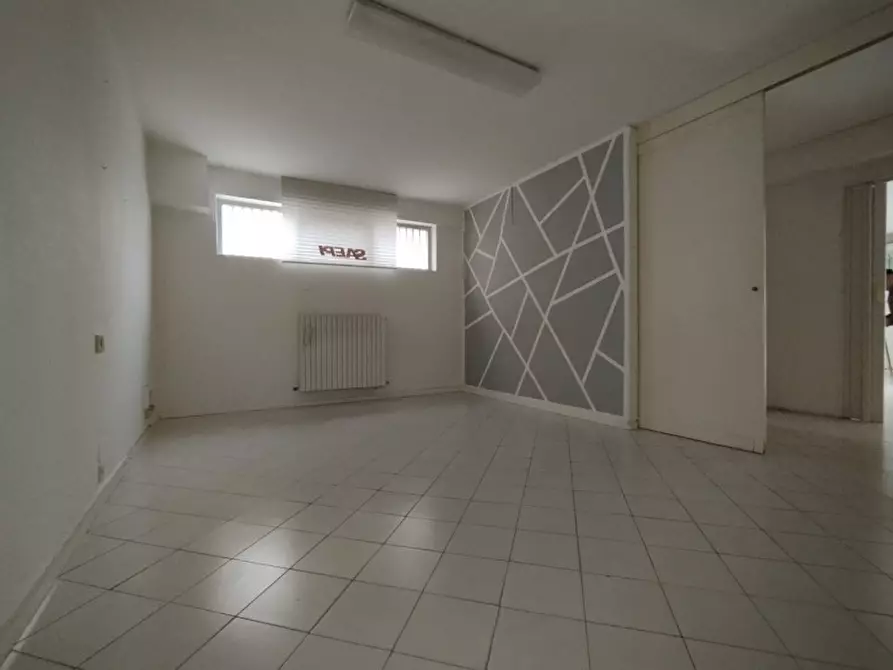 Immagine 13 di Ufficio in affitto  in Via Renato Paolini a Pescara