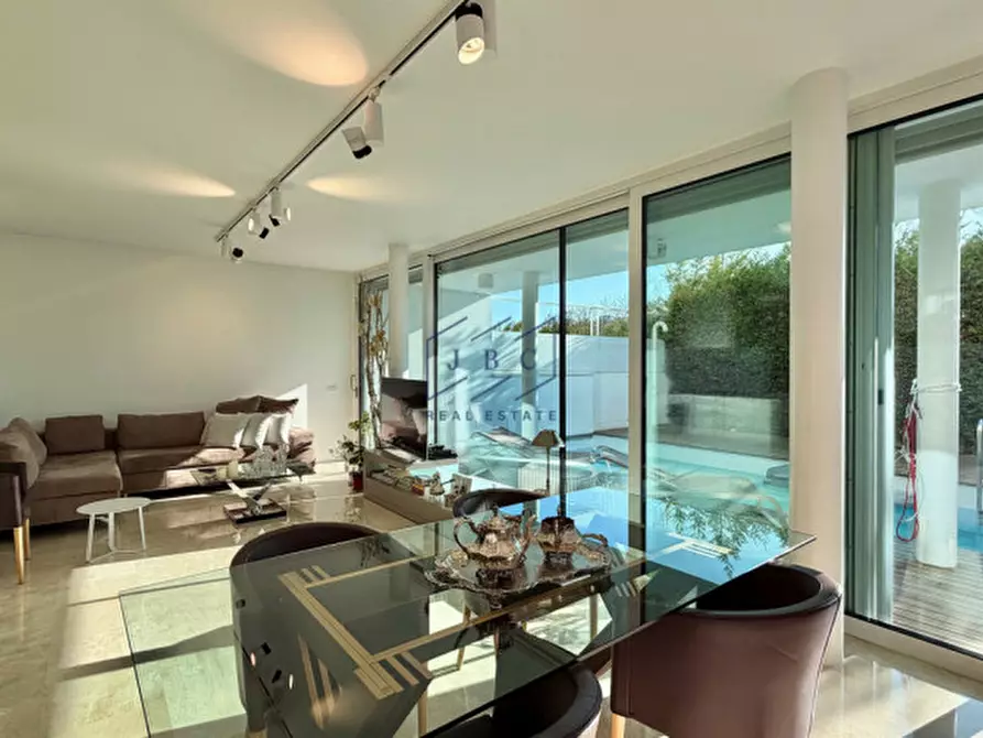 Immagine 1 di Villetta a schiera in vendita  in Via Lombardia a Jesolo