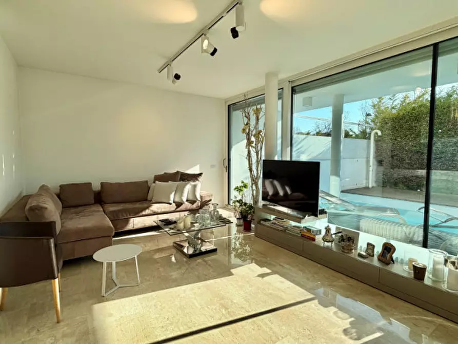 Immagine 12 di Villetta a schiera in vendita  in Via Lombardia a Jesolo