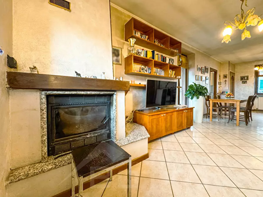 Immagine 9 di Casa bifamiliare in vendita  in via Cureggio 26 a Borgomanero