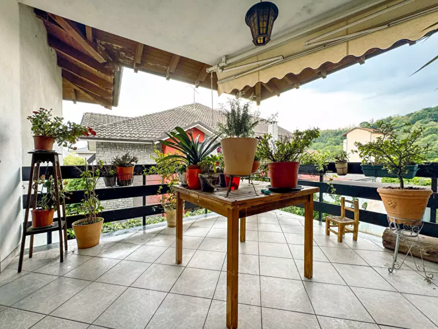 Immagine 11 di Casa bifamiliare in vendita  in via Cureggio 26 a Borgomanero