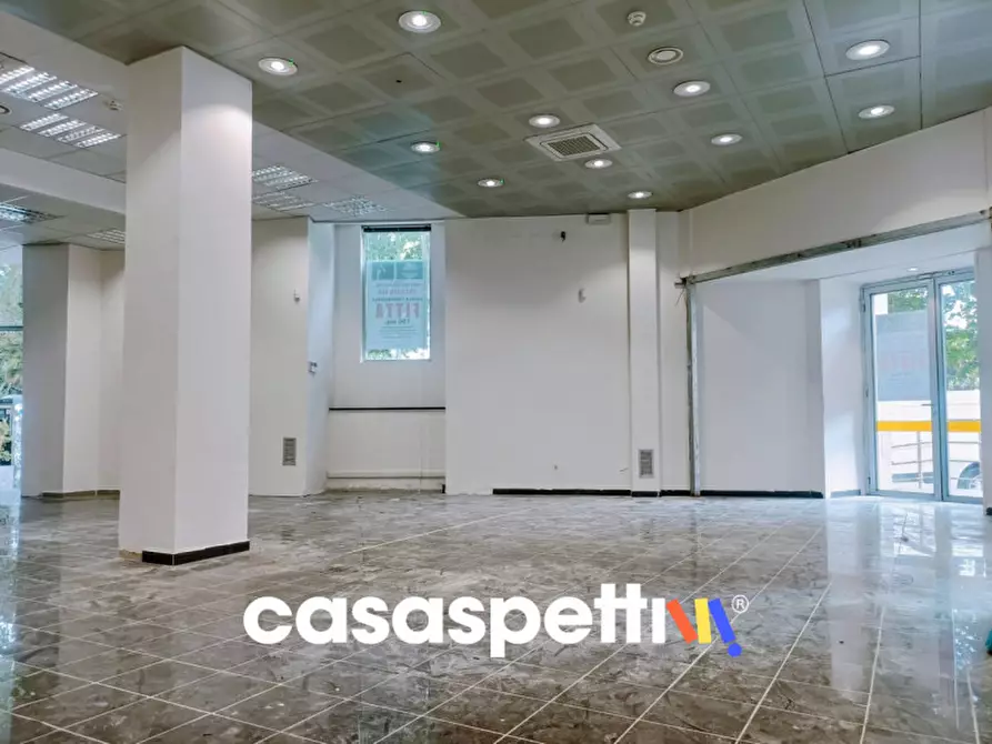 Immagine 1 di Negozio in affitto  in Lungomare Cristoforo Colombo, 224/226 a Salerno