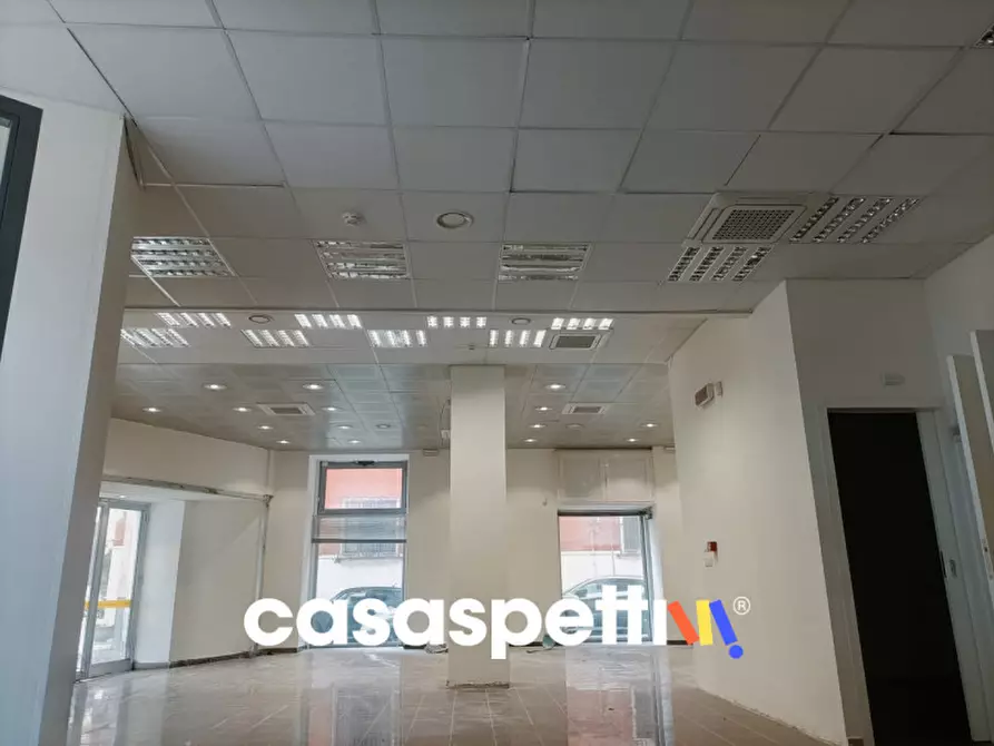 Immagine 8 di Negozio in affitto  in Lungomare Cristoforo Colombo, 224/226 a Salerno