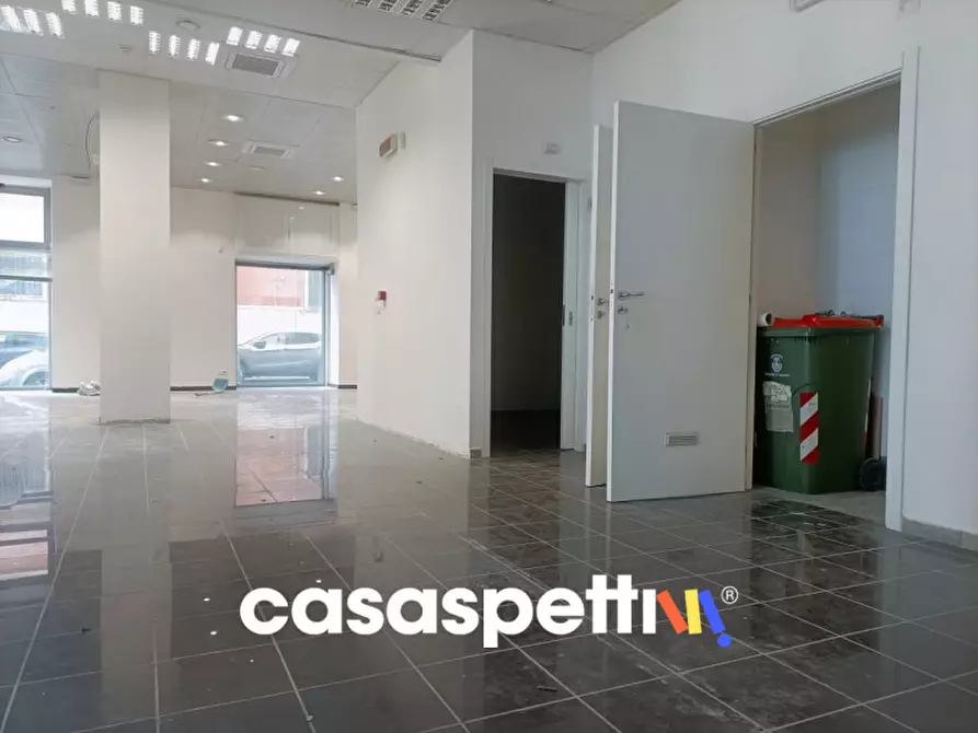 Immagine 9 di Negozio in affitto  in Lungomare Cristoforo Colombo, 224/226 a Salerno