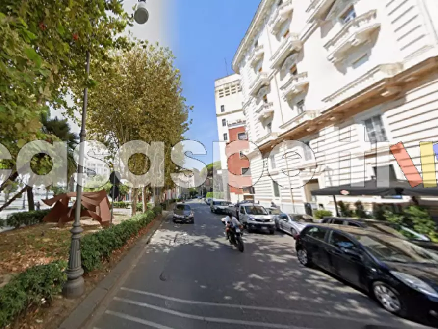 Immagine 2 di Negozio in affitto  in Lungomare Cristoforo Colombo, 224/226 a Salerno