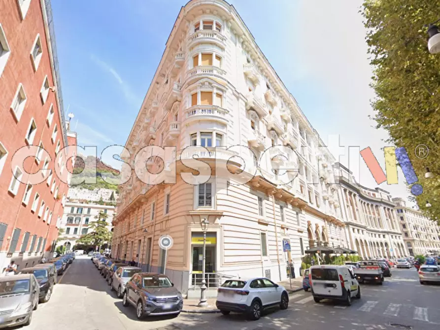 Immagine 4 di Negozio in affitto  in Lungomare Cristoforo Colombo, 224/226 a Salerno