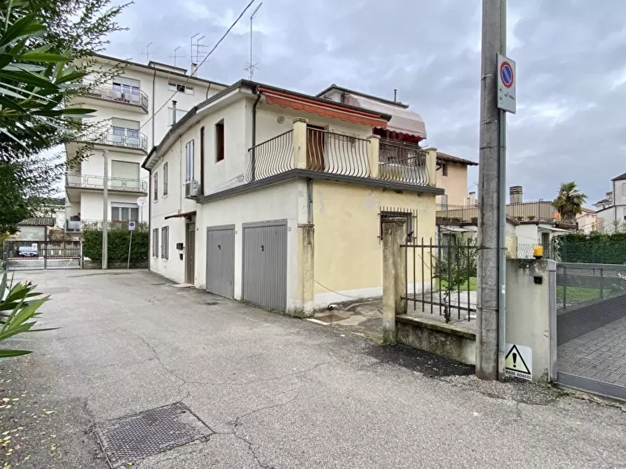 Immagine 2 di Appartamento in vendita  in Via Alessandro Rossi, 36 a Vicenza