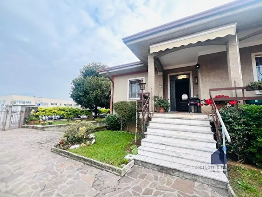 Immagine 1 di Casa bifamiliare in vendita  in Via Evaristo Almici a Rezzato