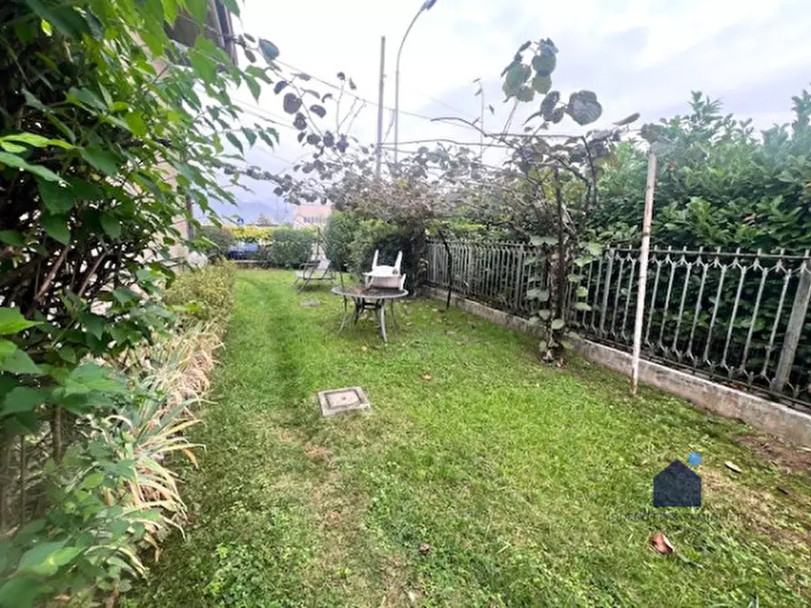 Immagine 3 di Casa bifamiliare in vendita  in Via Evaristo Almici a Rezzato