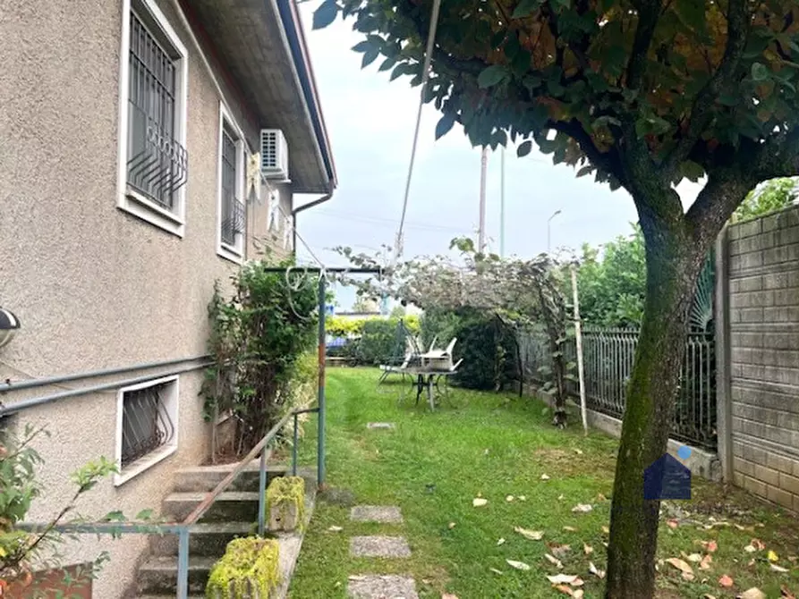 Immagine 5 di Casa bifamiliare in vendita  in Via Evaristo Almici a Rezzato