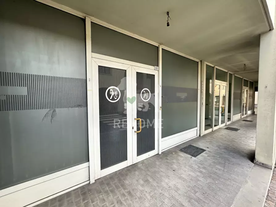 Immagine 1 di Negozio in vendita  in Via Villa, 85 a Artegna