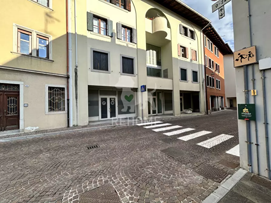 Immagine 1 di Negozio in vendita  in Via Villa, 85 a Artegna