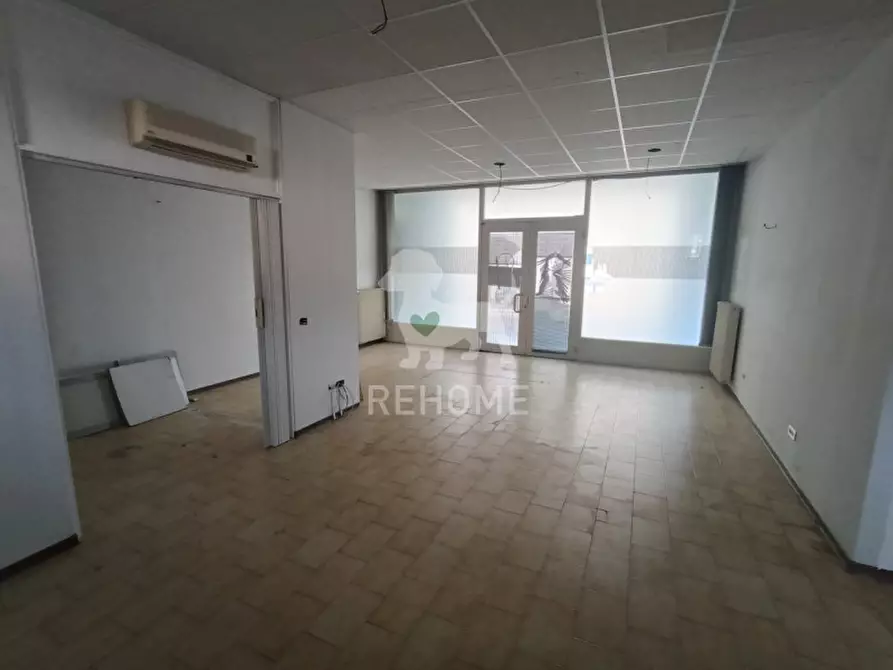 Immagine 2 di Negozio in vendita  in Via Villa, 85 a Artegna