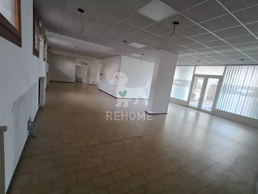 Immagine 5 di Negozio in vendita  in Via Villa, 85 a Artegna
