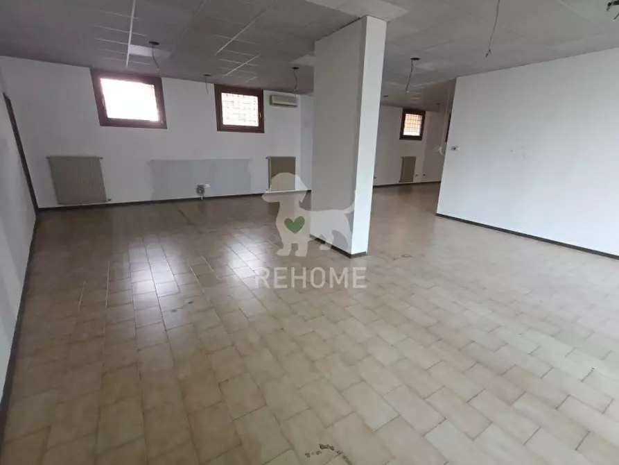 Immagine 7 di Negozio in vendita  in Via Villa, 85 a Artegna