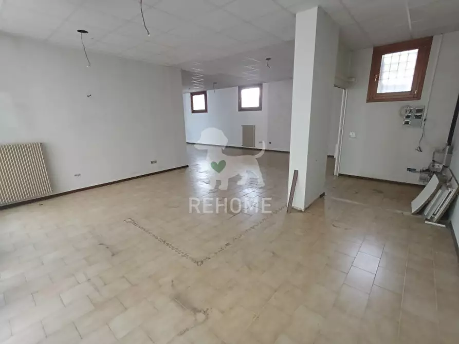 Immagine 9 di Negozio in vendita  in Via Villa, 85 a Artegna