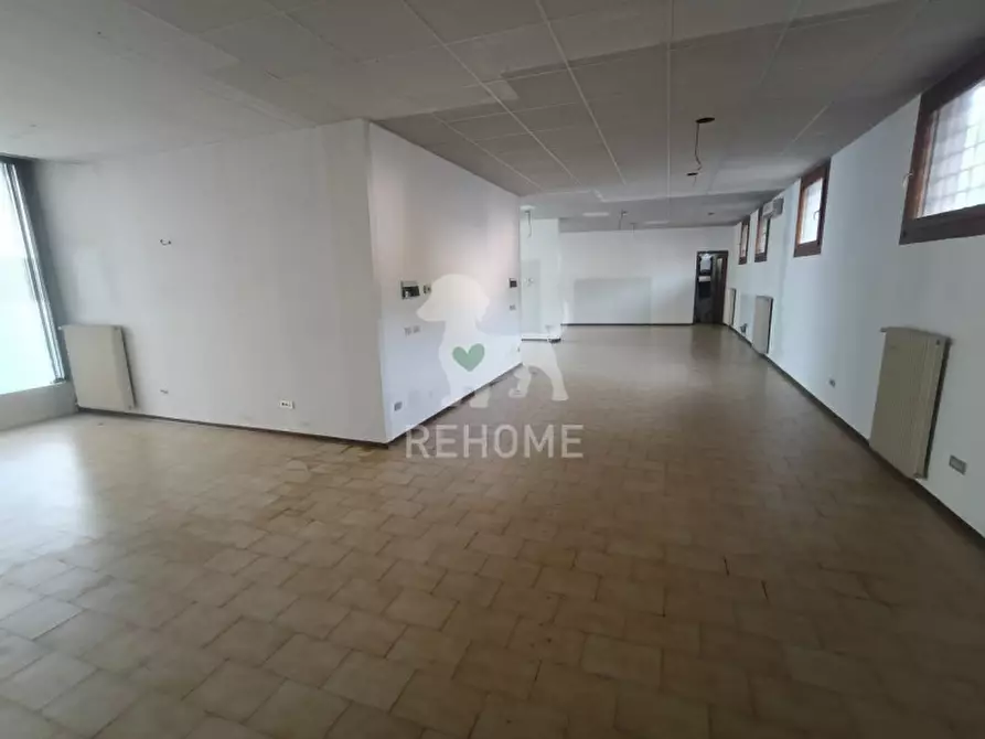 Immagine 10 di Negozio in vendita  in Via Villa, 85 a Artegna