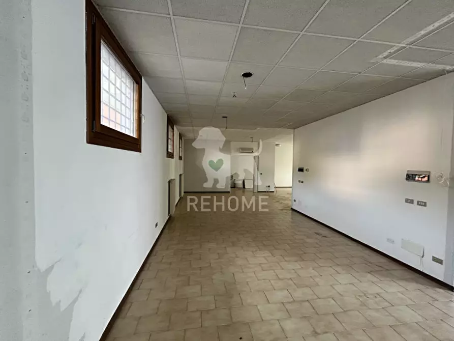 Immagine 11 di Negozio in vendita  in Via Villa, 85 a Artegna