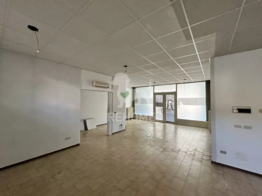 Immagine 12 di Negozio in vendita  in Via Villa, 85 a Artegna