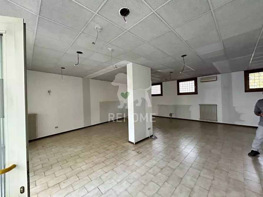 Immagine 13 di Negozio in vendita  in Via Villa, 85 a Artegna