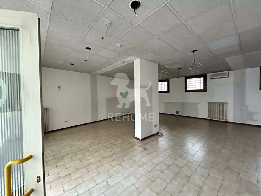 Immagine 14 di Negozio in vendita  in Via Villa, 85 a Artegna