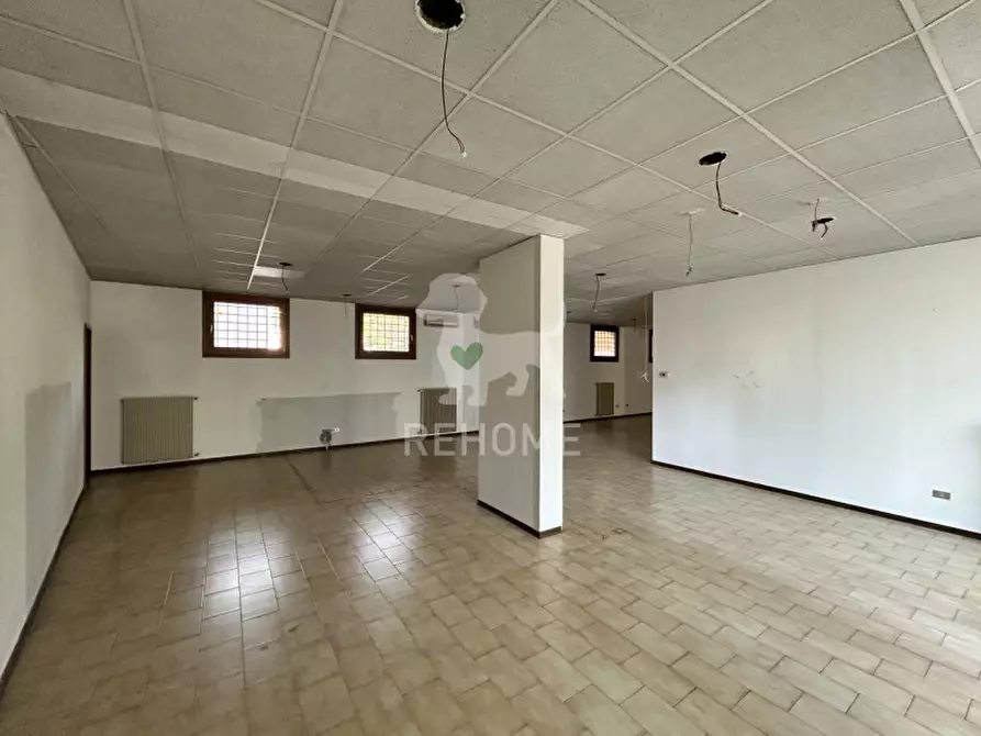 Immagine 15 di Negozio in vendita  in Via Villa, 85 a Artegna