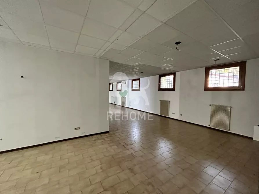 Immagine 16 di Negozio in vendita  in Via Villa, 85 a Artegna