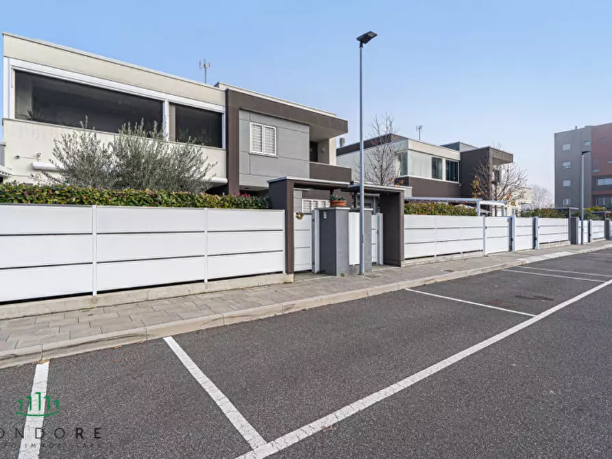 Immagine 2 di Villa in vendita  in Via Oriana Fallaci a San Lazzaro Di Savena