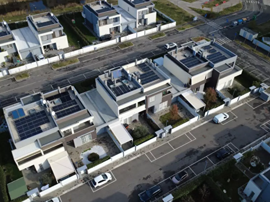 Immagine 3 di Villa in vendita  in Via Oriana Fallaci a San Lazzaro Di Savena