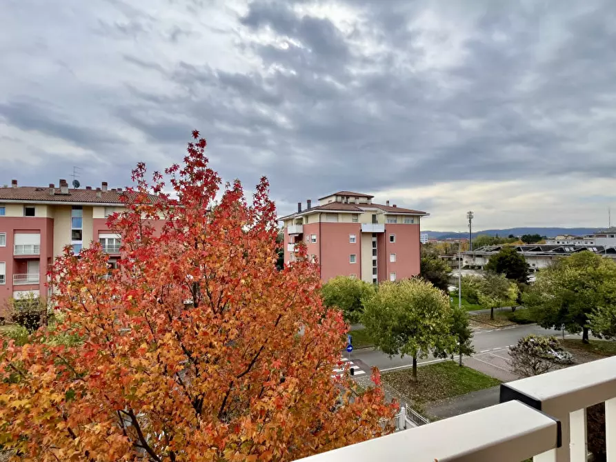 Immagine 11 di Appartamento in vendita  in Via Vincenzo Periz a Vicenza