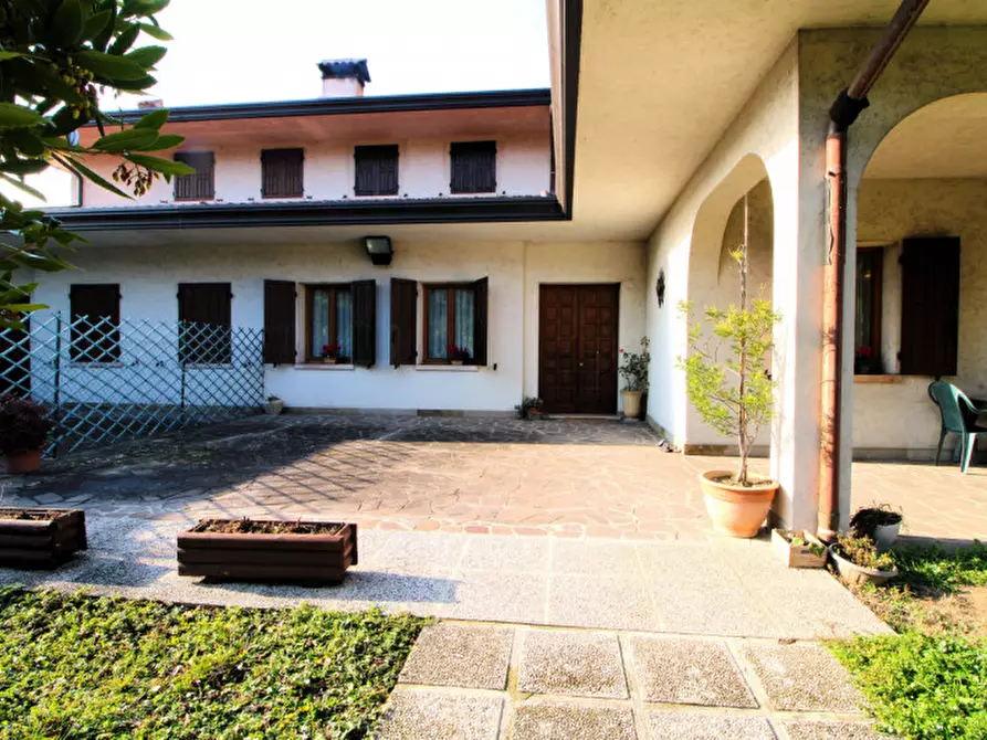 Immagine 1 di Casa bifamiliare in vendita  in VIA BAGNO n. 12 a Cinto Euganeo