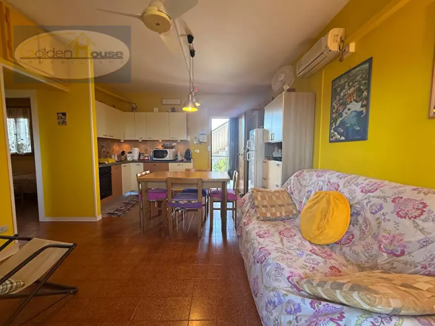 Immagine 10 di Appartamento in vendita  in Via Raffaello Sanzio 116 a Comacchio