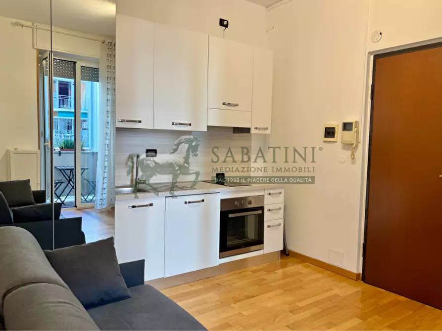 Immagine 10 di Appartamento in affitto  in via gustavo fara 17 a Milano