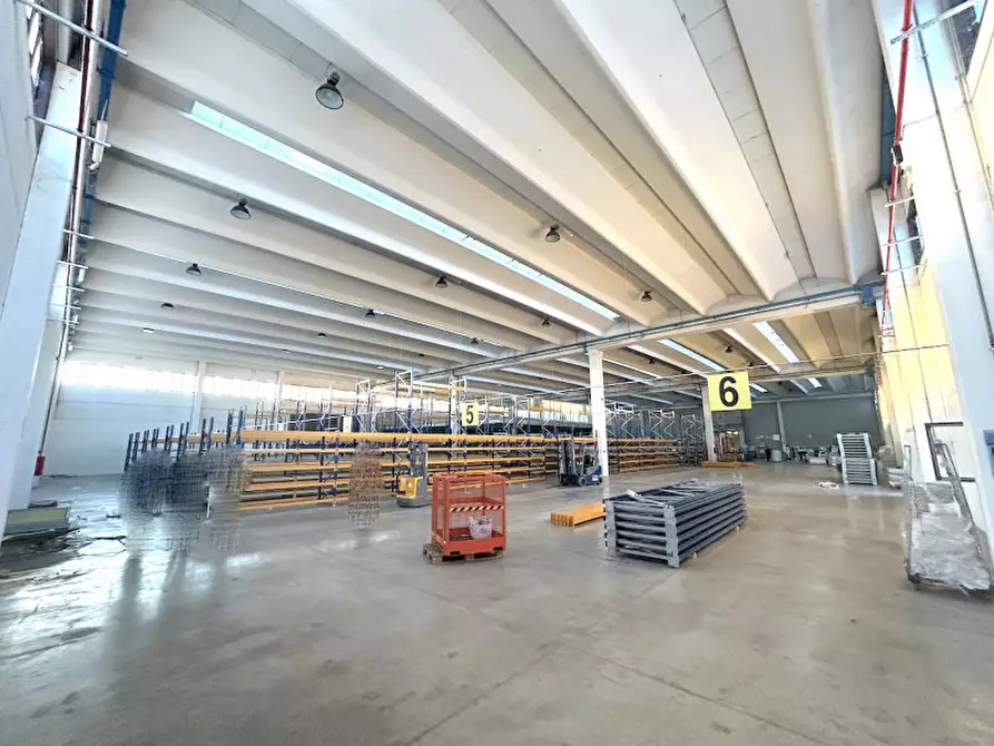 Immagine 1 di Capannone industriale in affitto  in Via Costanzo II a Forli'